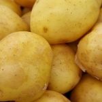 ziemniaki-w-piekarniku-z-aromatycznymi-ziolami-dlaczego-czesto-wychodza-surowe.jpg